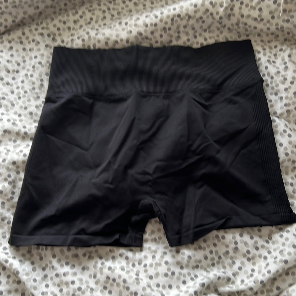 Pink biker shorts never worn